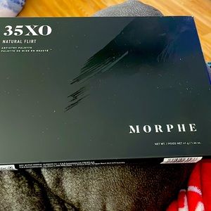 “35X0 NATURAL FLIRT” makeup pallet